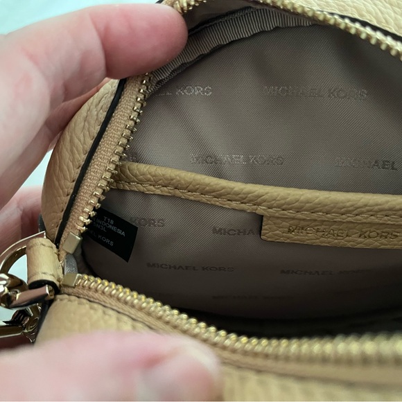 Michael Kors MK leather crossbody purse - Picture 5 of 8